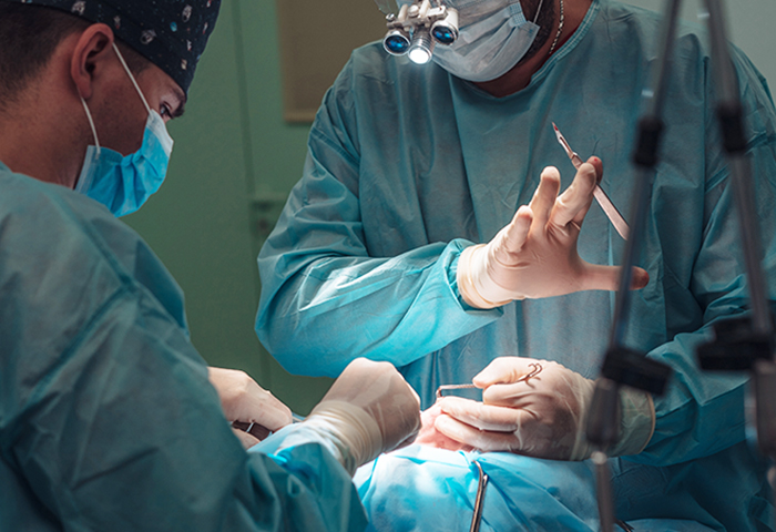 口腔外科医による高度な治療
